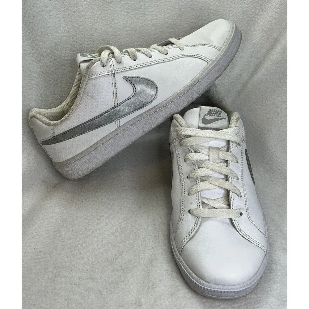 Nike Court Royale Women's Size 8 White/Metallic Silver‎ Sneakers 749867-100